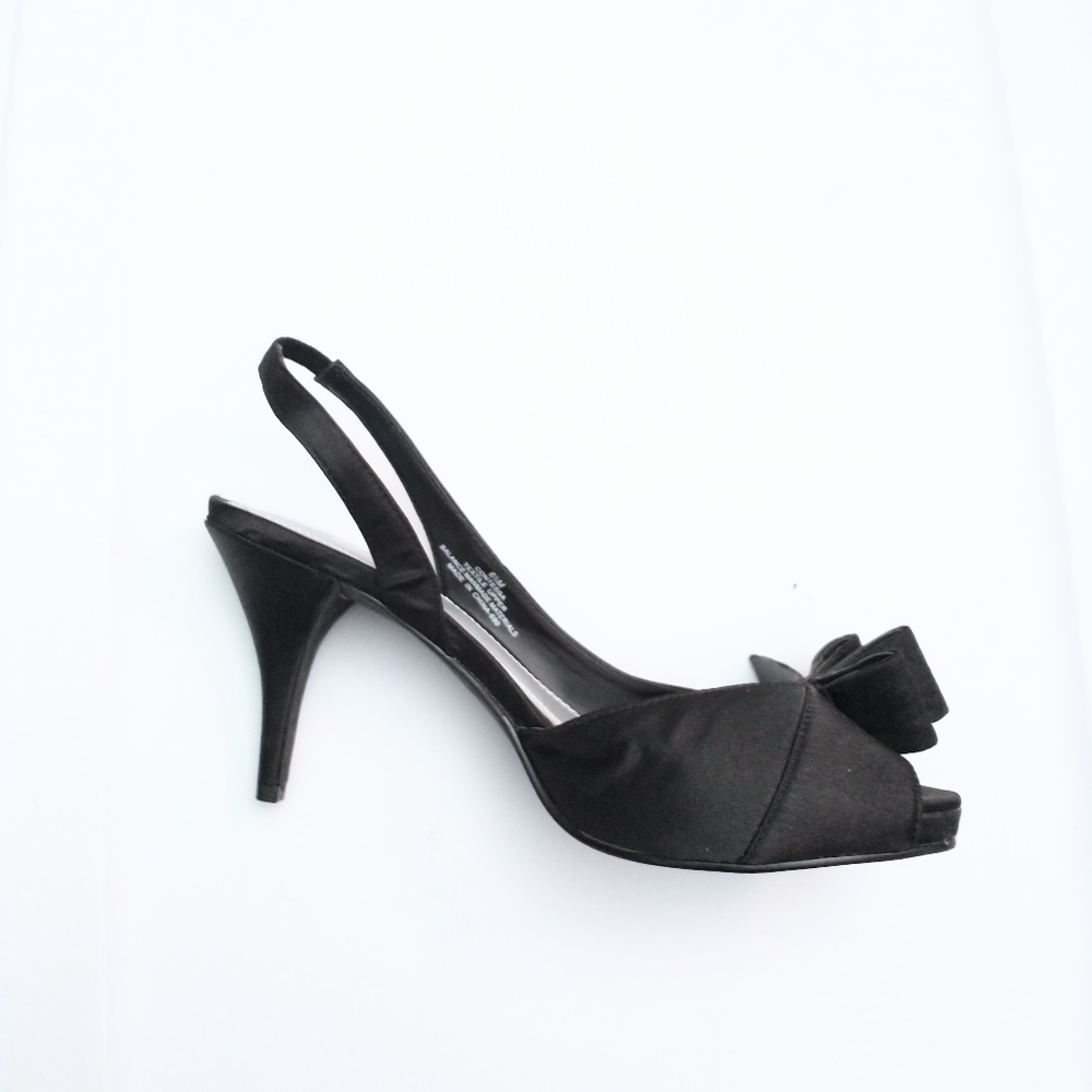 Impo: Black Peep Toe Heels With Bow 6.5